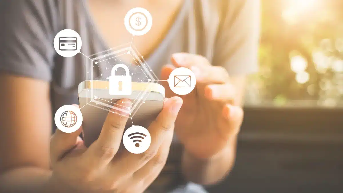 Concept de securitate a datelor și protecție a confidențialității pe smartphone
