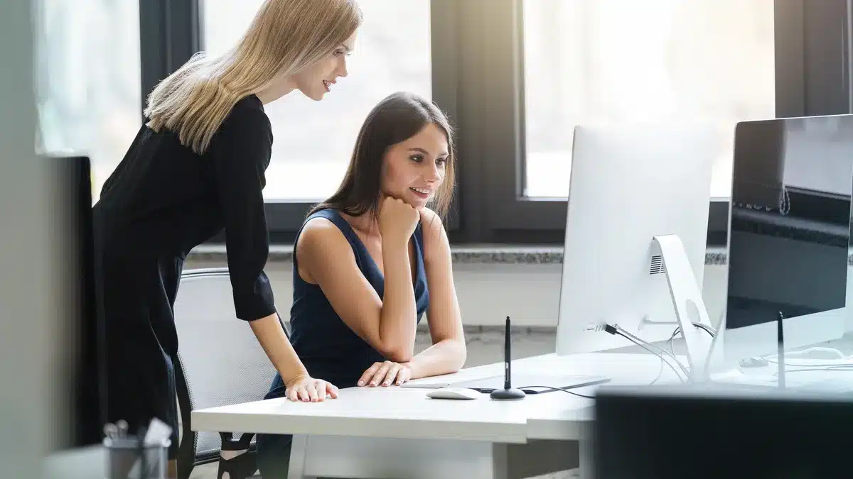 You are currently viewing Trainer videochat: ce face un mentor bun și cum îți accelerează cariera