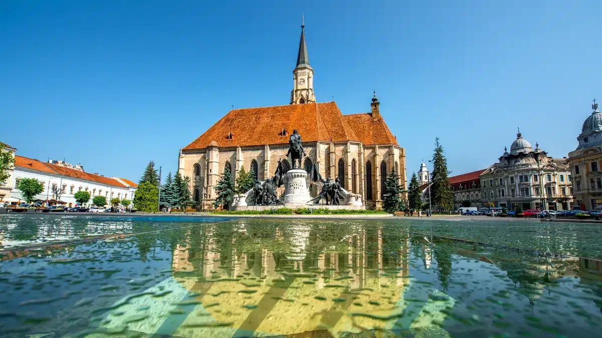 Piața Unirii din Cluj-Napoca, orașul în care Studio 20 are sediu din cartierul Andrei Mureșanu